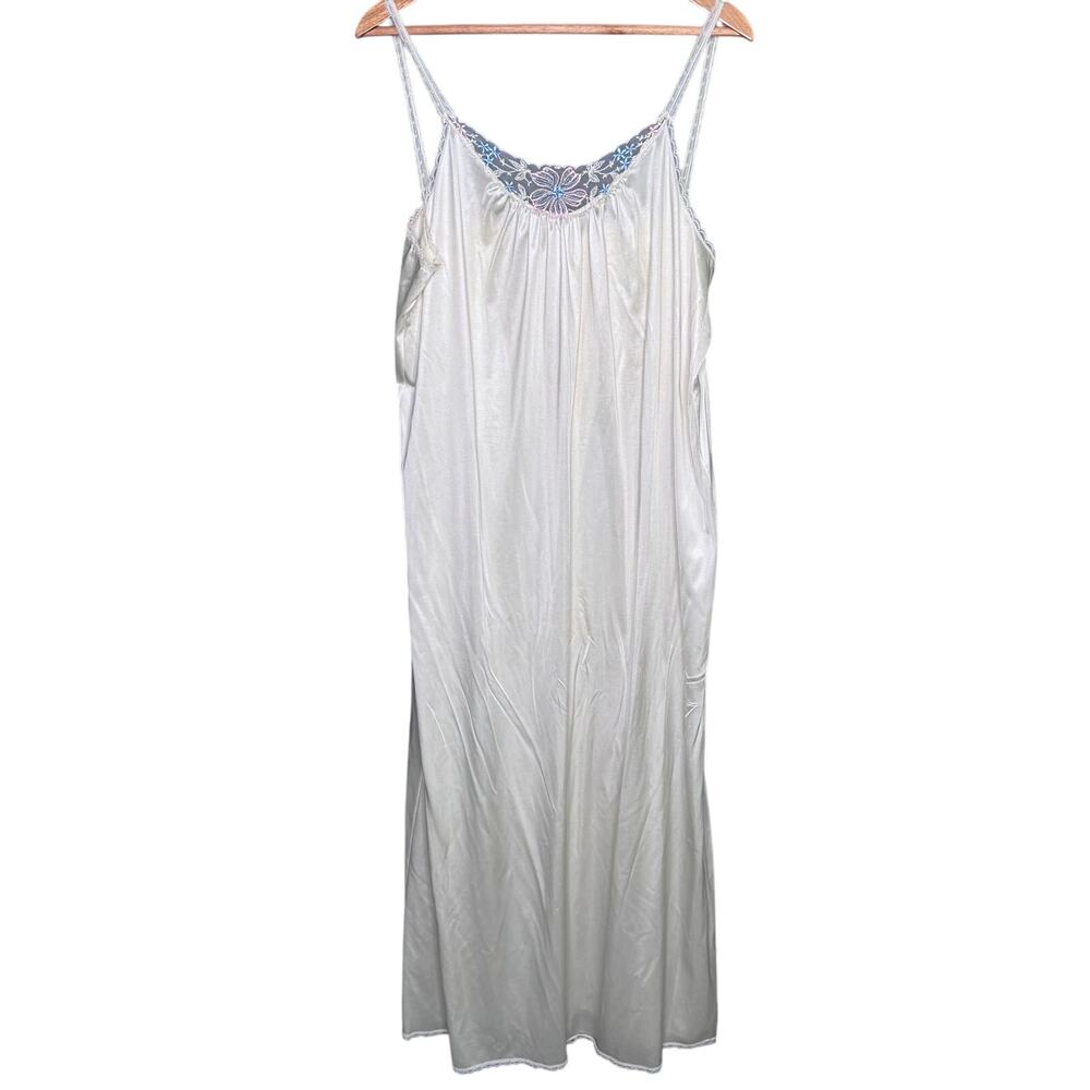Vanity Fair Women's Nightgown White Sleeveless Size: Small
